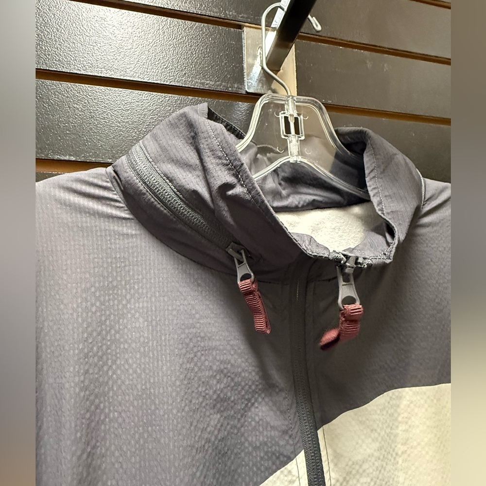 The Upside Women’s L Colorblock Windbreaker Jacket Sunset Stripes Retro Sport - Picture 3 of 6